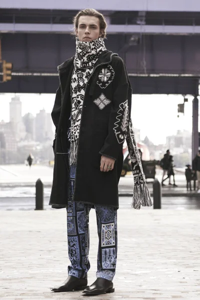 Look 25